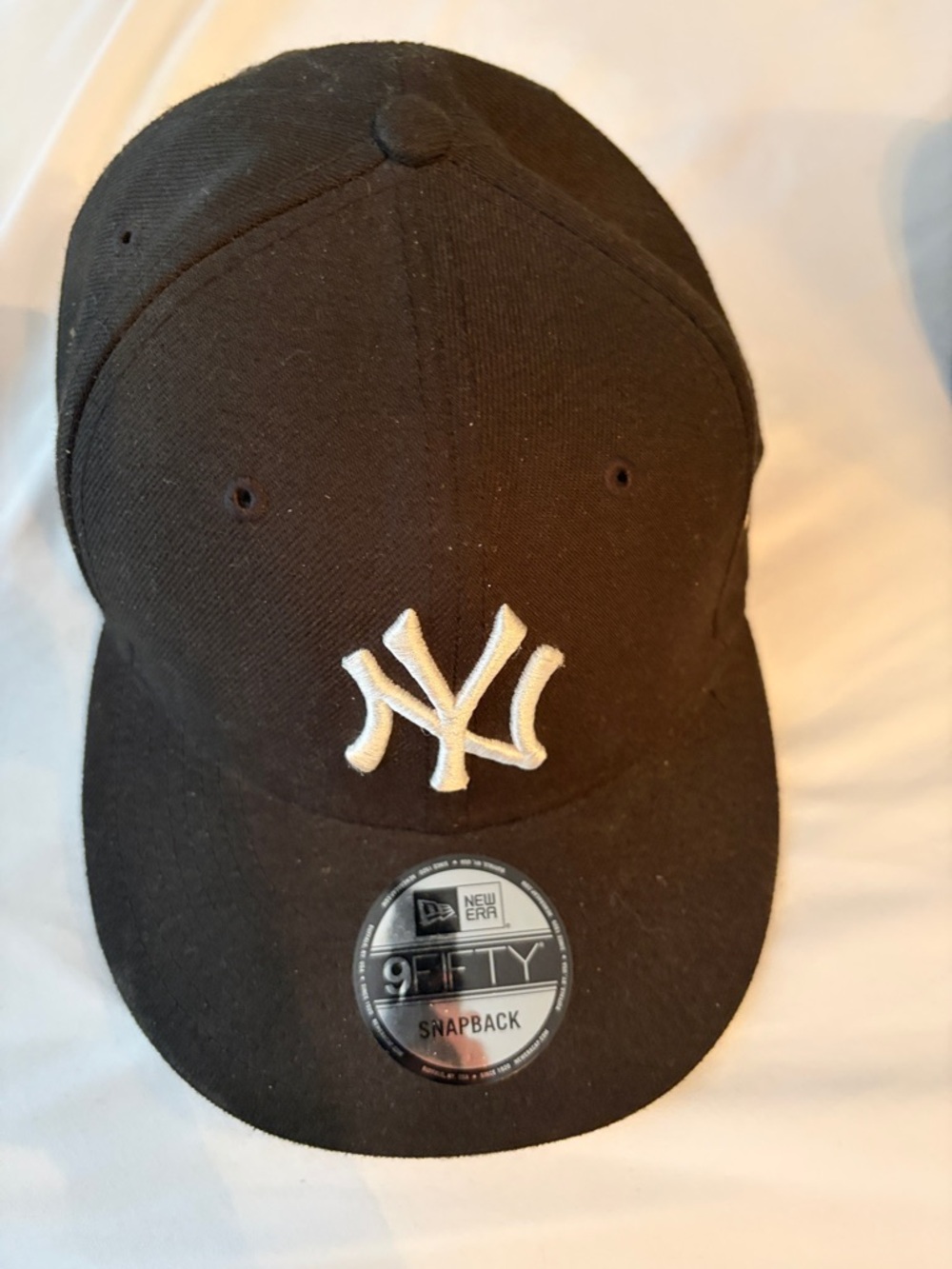 New Era Black and White New York Yankees Snapback Cap